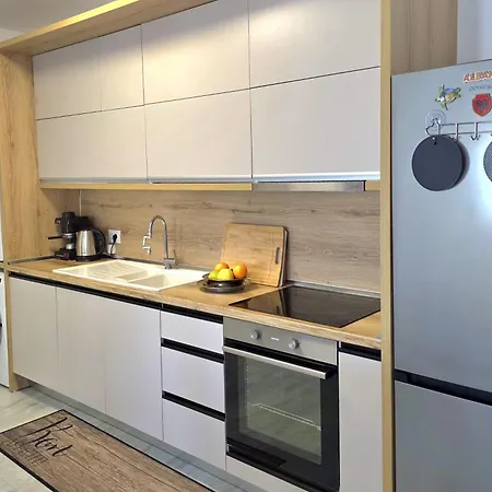 In 070 - Happy Lägenhet Golem (Tirana)