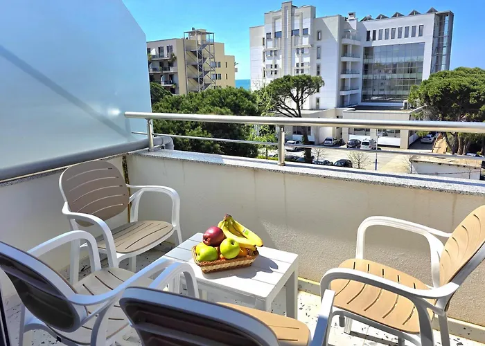 In 070 - Happy Golem (Tirana)