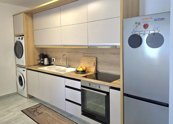 In 070 - Happy Lägenhet Golem (Tirana)