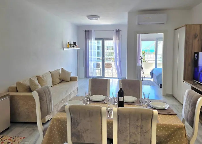 In 070 - Happy Lägenhet Golem (Tirana)