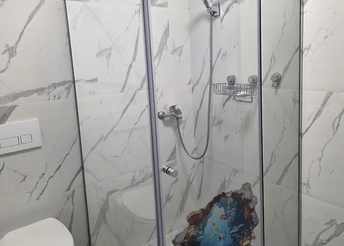 In 070 - Happy Golem (Tirana)